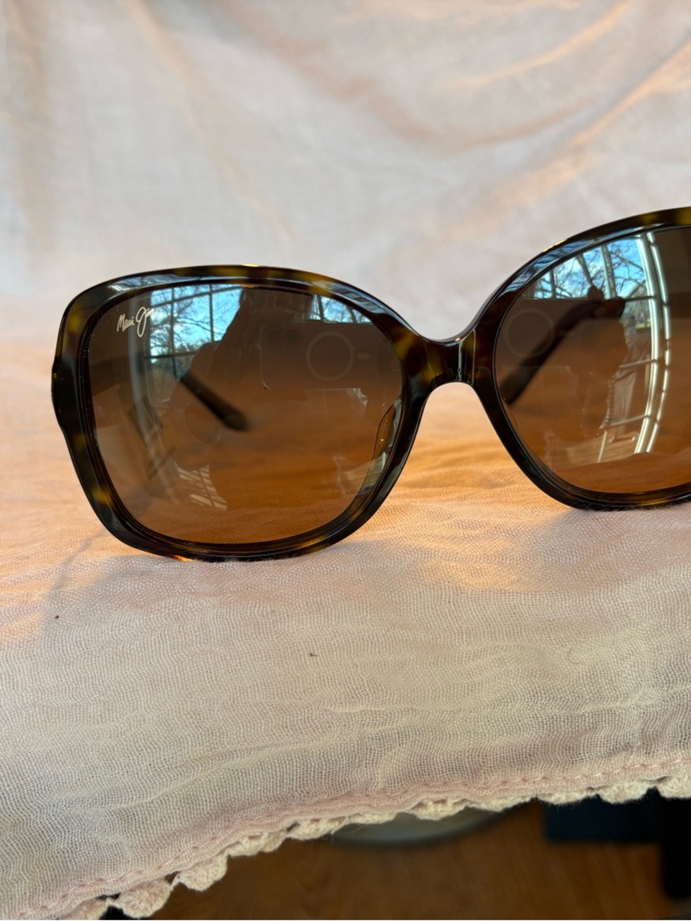 Maui Jim Tortoiseshell Sunglasses with Brown Lenses - Picture 4 of 5